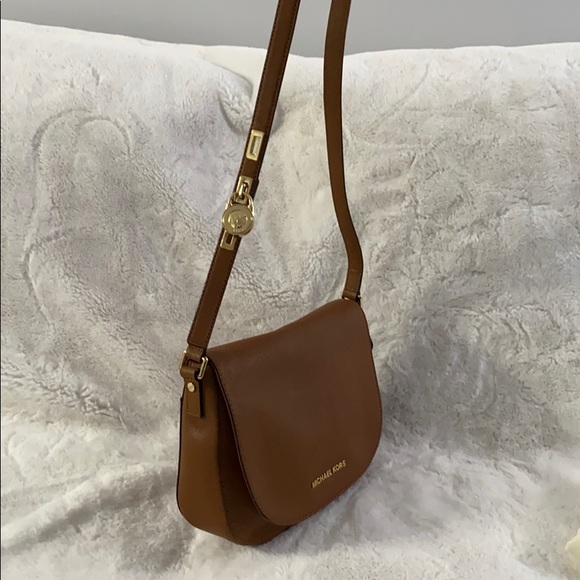 Michael Kors Hamilton LG Messenger Bag - Picture 3 of 8